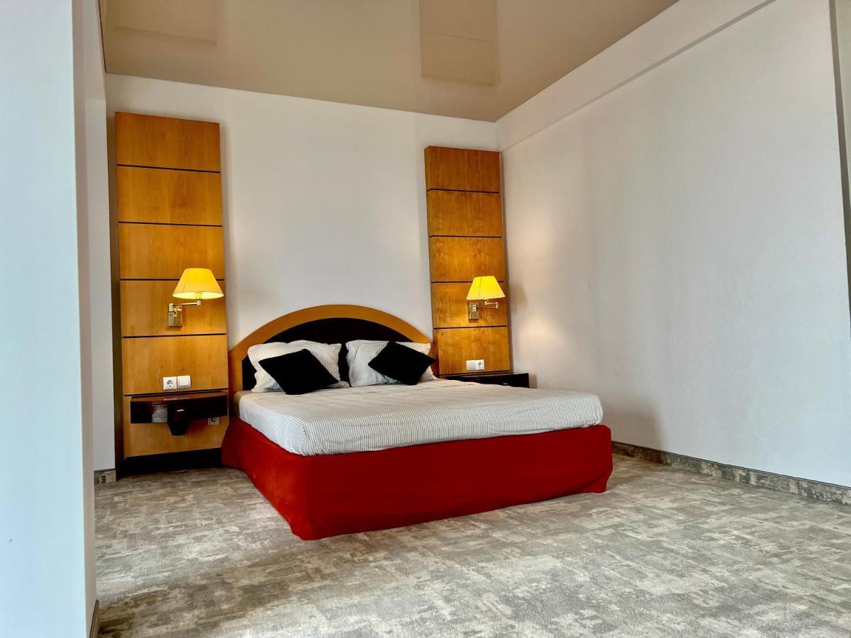Double Room with Pool View,1586260979:JPEG