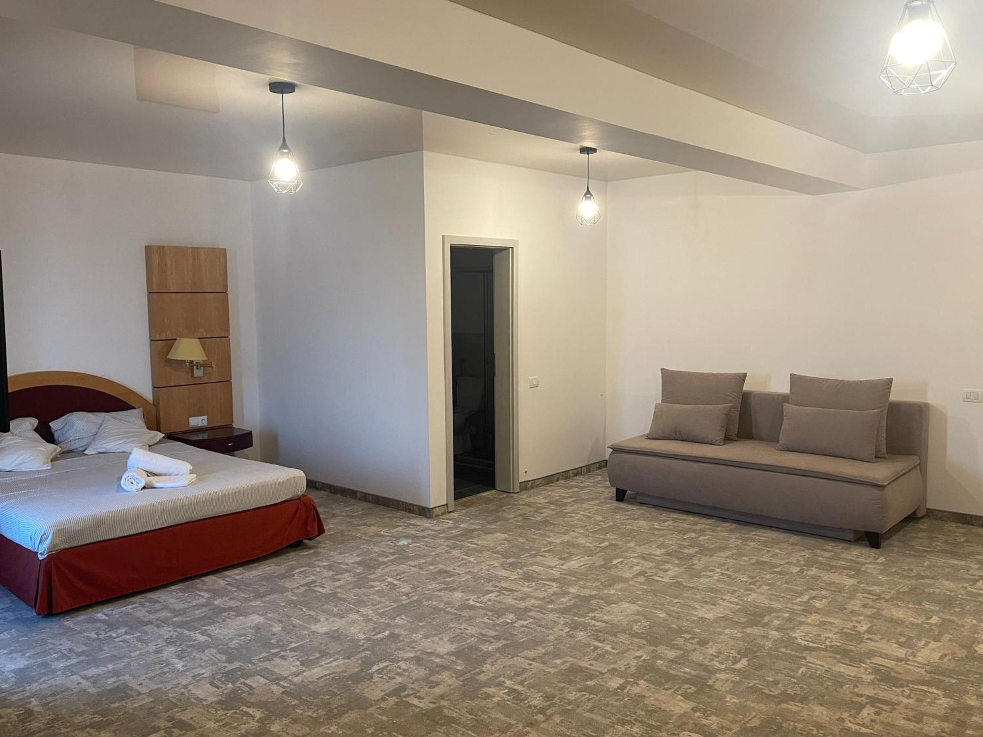 Family Junior Suite,1565738320:JPEG